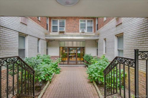 4c-4320 Van Cortlandt Park E, Bronx, NY, 10470-1965 | Card Image