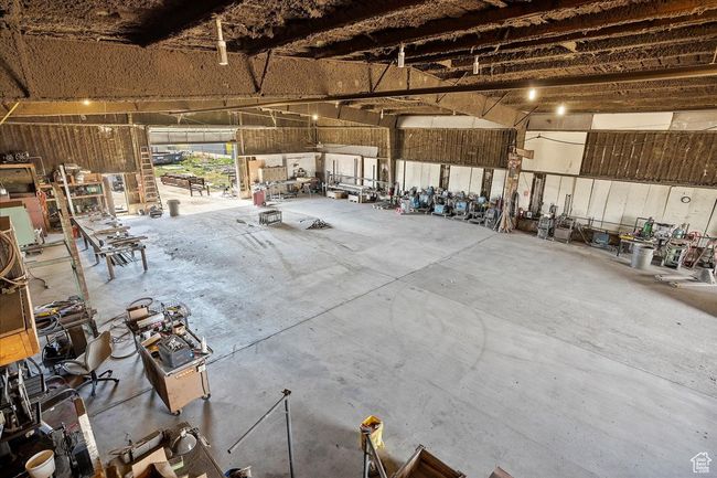 View of garage | Image 9