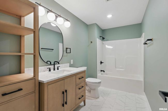 UNIT-203 - 209 E Price St, Condo with 2 bedrooms, 2 bathrooms and null parking in Eldridge IA | Image 14