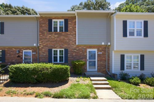 3132 Heathstead Pl, Charlotte, NC, 28210-7132 | Card Image