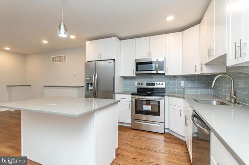 2-812 N Uber St, PHILADELPHIA, PA, 19130-2018 | Card Image