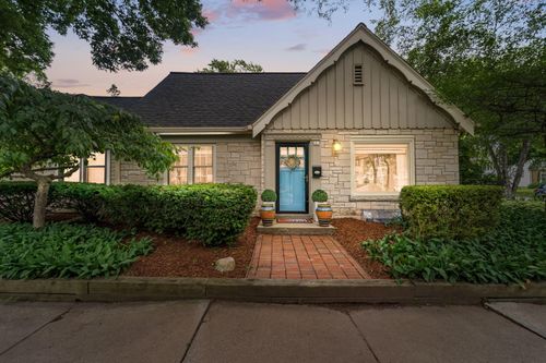 801 E Chateau Pl, Whitefish Bay, WI, 53217-5940 | Card Image