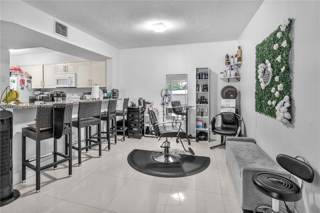 APT-104 - 18810 Nw 57 Th Ave, Condo with 2 bedrooms, 2 bathrooms and null parking in Hialeah FL | Image 8