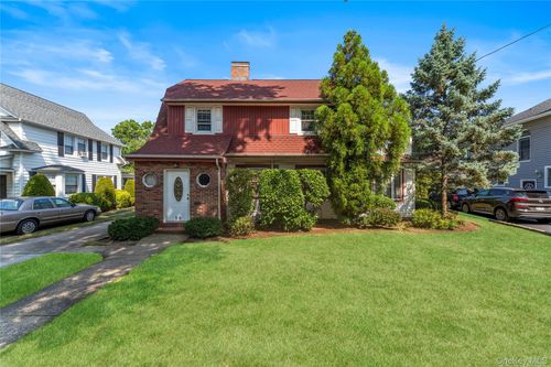 39 Remsen Ln, Floral Park, NY, 11001-1724 | Card Image