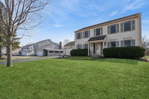 5573 Barnwood Dr, Gurnee, IL, 60031-1061 | Card Image