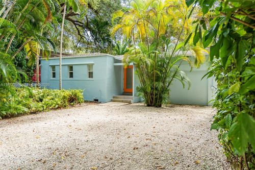 330 Ne 86th St, El Portal, FL, 33138-3016 | Card Image