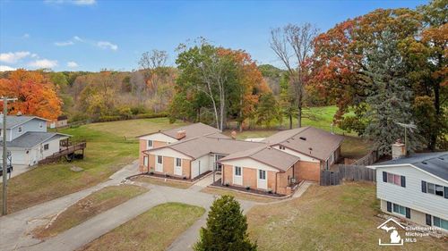 8118 Rene Dr, White Lake, MI, 48386-2540 | Card Image