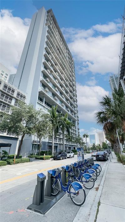 2120 - 690 Sw 1st Ct, Condo with 2 bedrooms, 2 bathrooms and null parking in Miami FL | Image 2