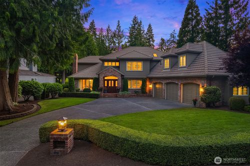 2805 Sahalee Dr E, Sammamish, WA, 98074-6354 | Card Image