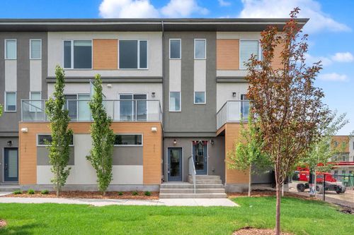 305 Shawnee Square Sw Square Sw, Calgary, AB, T2Y0W4 | Card Image