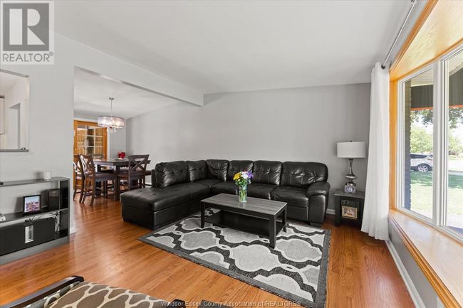 1568 St Gabriel Crt, Home with 3 bedrooms, 2 bathrooms and null parking in Windsor ON | Image 14