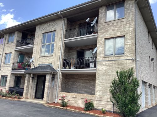 apt-3d-9211 S Roberts Rd, Hickory Hills, IL, 60457-2084 | Card Image