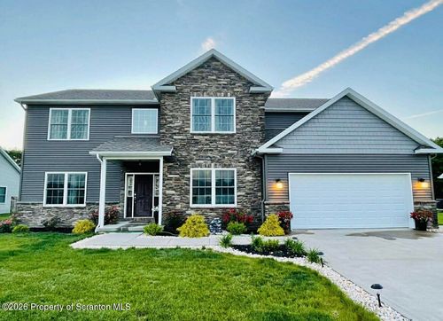 124 Falcon Ln, Archbald, PA, 18403-2404 | Card Image