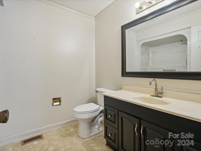 MAIN FLOOR BATH | Image 19