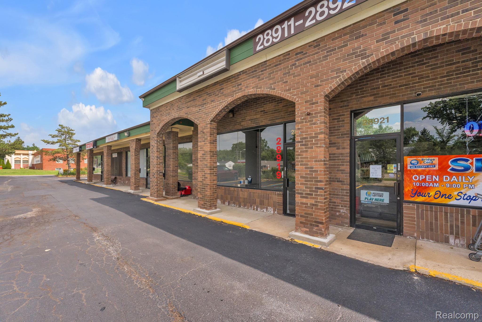 Commercial Lease in Livonia 4