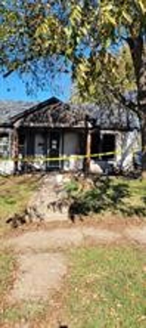 125 E Munson St, Denison, TX, 75021-4939 | Card Image