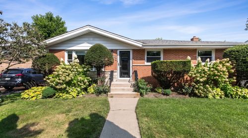 8315 Parkside Ave, Morton Grove, IL, 60053-3457 | Card Image