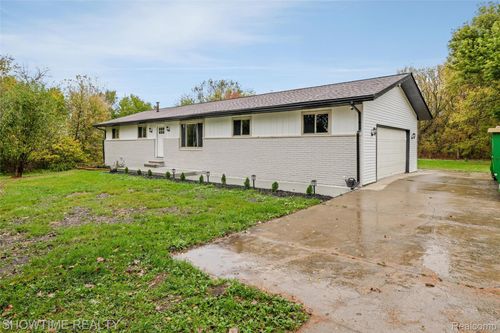 2305 S Fairgrounds Rd, Imlay City, MI, 48444-9749 | Card Image