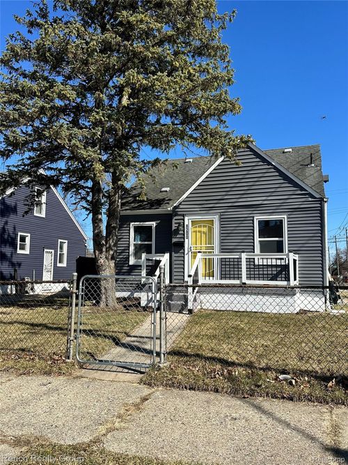 8200 Westwood St, Detroit, MI, 48228-3043 | Card Image