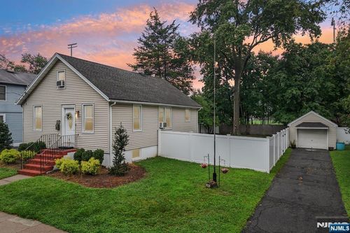 60 Palisade Ave, Emerson, NJ, 07630-1822 | Card Image