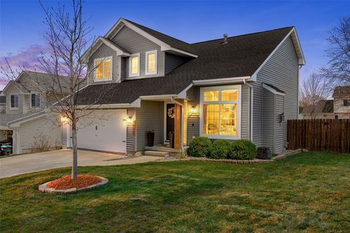 2905 31st St, Marion, IA, 52302-9227 | Card Image