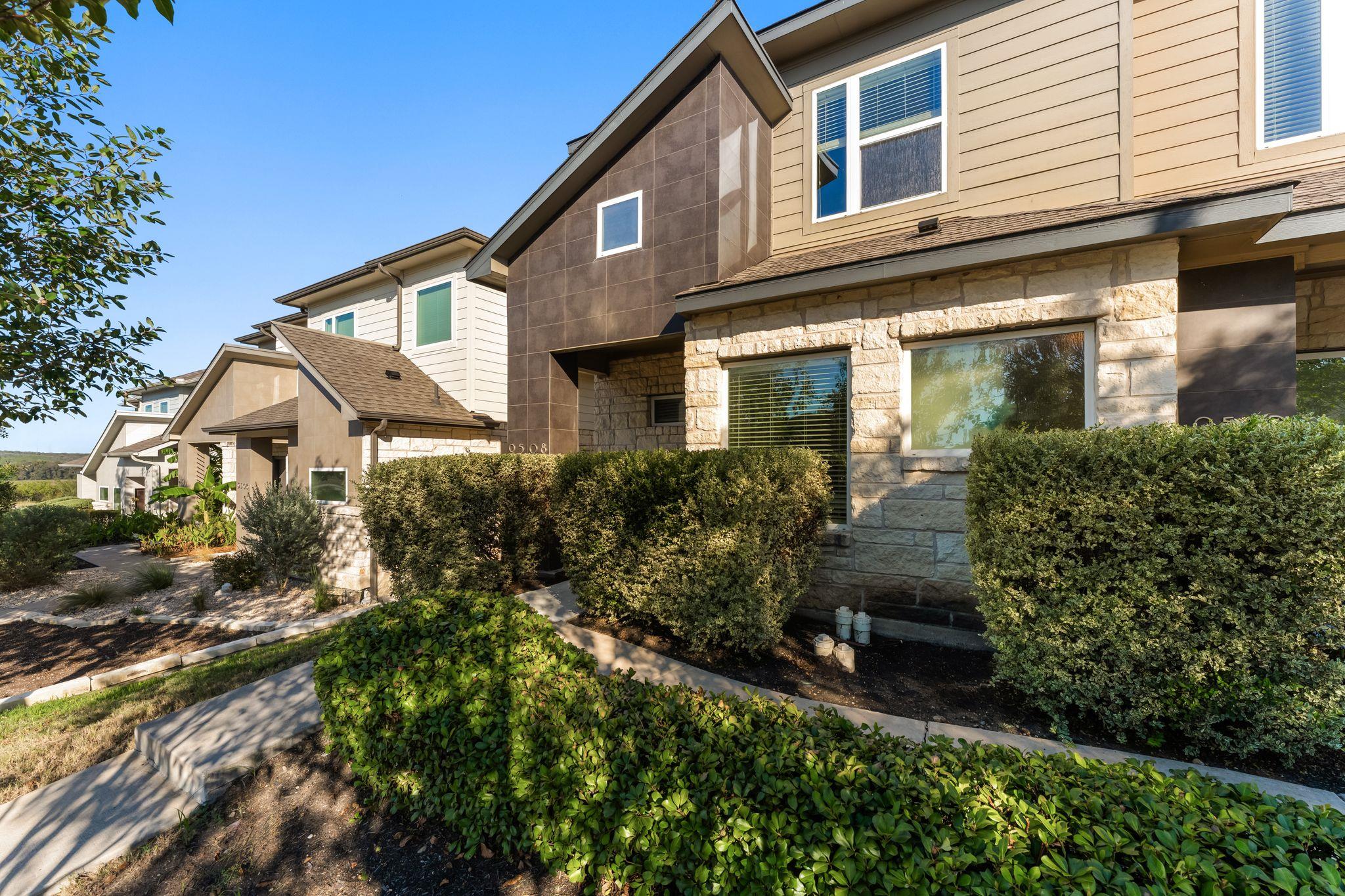 Residential Lease in Manor 3