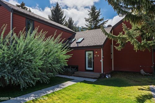 46-1040 Smith Ln, Jackson, WY, 83001-8083 | Card Image