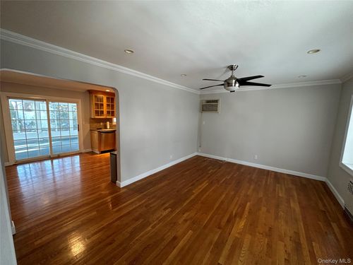 75 Cornwell Ave, Williston Park, NY, 11596-1533 | Card Image