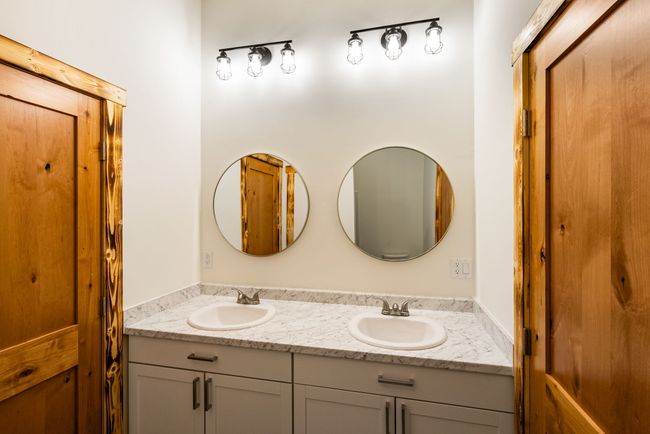 Jacka and Jill Bathroom | Image 22