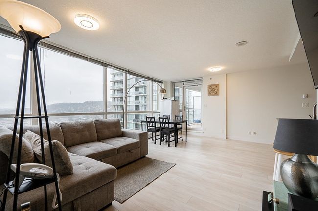 2105 - 2978 Glen Drive, Condo with 3 bedrooms, 2 bathrooms and 1 parking in Coquitlam BC | Image 4