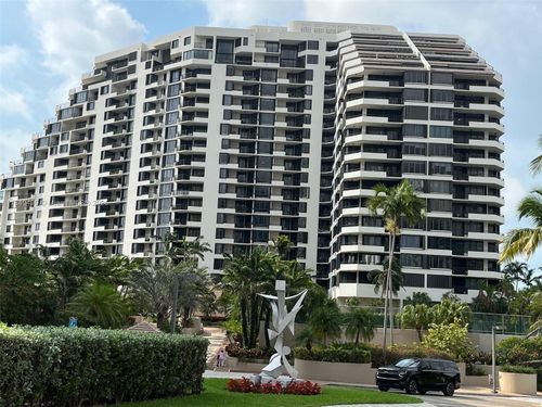 apt-a610-520 Brickell Key Dr, Miami, FL, 33131-2413 | Card Image