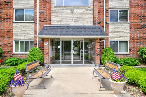 apt-1e-100 W Park Circle Dr, Wheaton, IL, 60187-3114 | Card Image