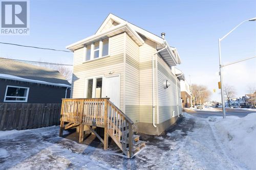 401 May St N, Thunder Bay, ON, P7C3R4 | Card Image