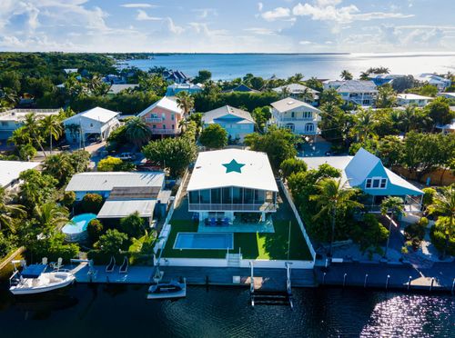 242 Apache St, Tavernier, FL, 33070-2103 | Card Image