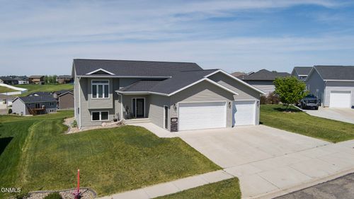 514 18th St Se, Mandan, ND, 58554-4868 | Card Image