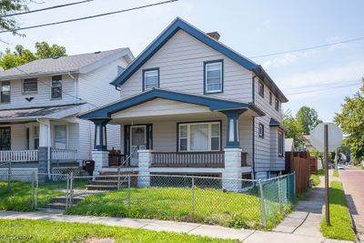 View of front facade with covered porch | Image 2