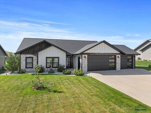 8009 Brooks Loop, Spearfish, SD, 57783-6307 | Card Image
