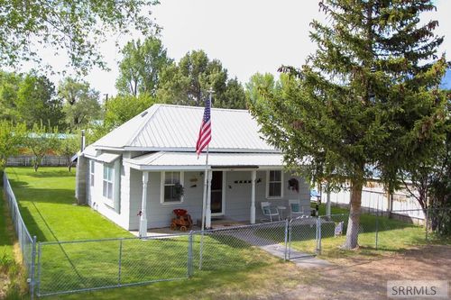 706 Park St, Mackay, ID, 83251-7770 | Card Image