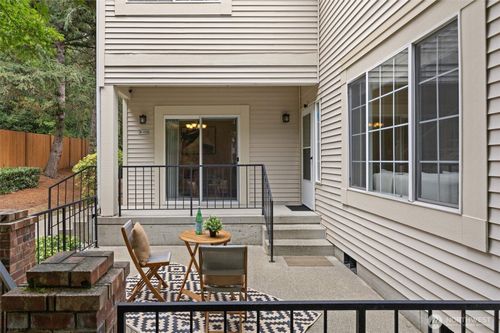 r-170-10909 Avondale Rd Ne, Redmond, WA, 98052-7243 | Card Image