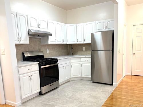 1r-235 Starr St, Brooklyn, NY, 11237-2638 | Card Image