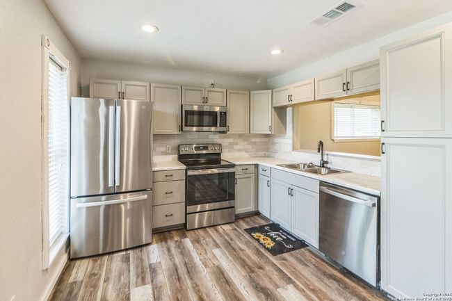 212 Briarcreek St, House other with 2 bedrooms, 2 bathrooms and null parking in Richwood TX | Image 12