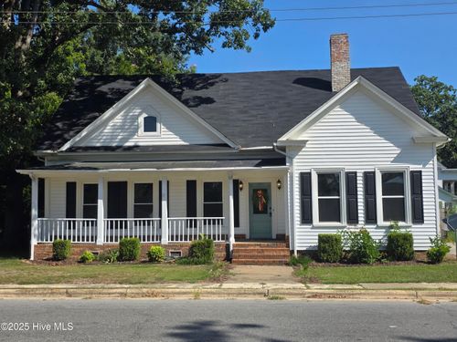 402 W Roseboro St, Roseboro, NC, 28382-8872 | Card Image