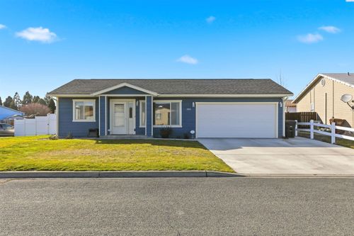 1504 S 28th Ave, Yakima, WA, 98902 | Card Image