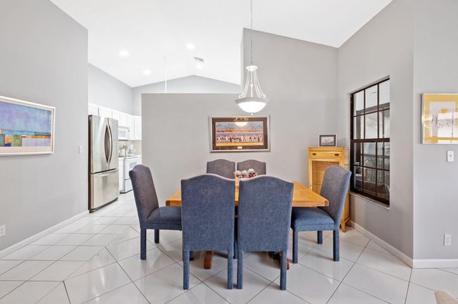 3258 Jog Park Dr, Condo with 2 bedrooms, 2 bathrooms and null parking in Greenacres FL | Image 5