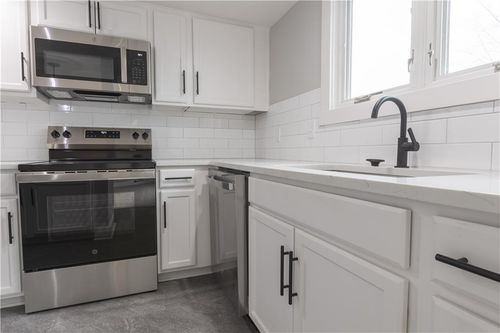 10863 Rosehill Rd, Overland Park, KS, 66210-1126 | Card Image