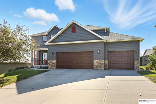 19505 Pearl Cir, Elkhorn, NE, 68022-2396 | Card Image