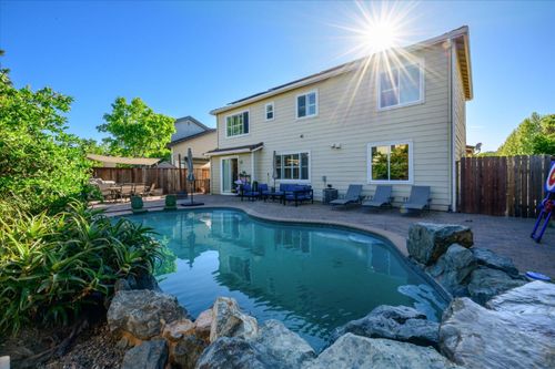 737 Main St, Winters, CA, 95694-1654 | Card Image