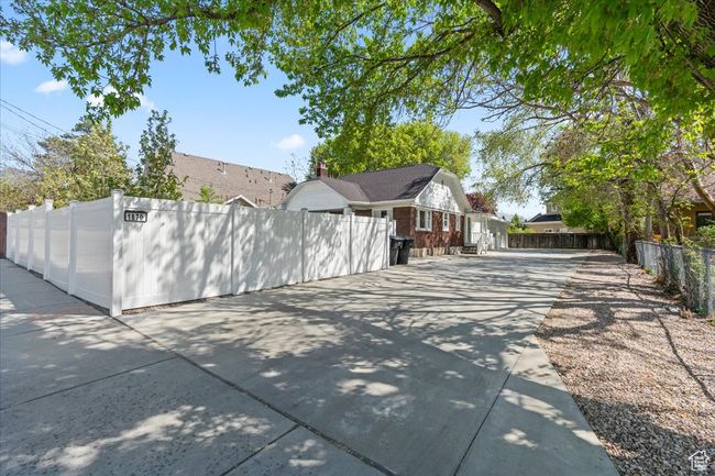 1870 E 3900 S, House other with 4 bedrooms, 3 bathrooms and 2 parking in Holladay UT | Image 7