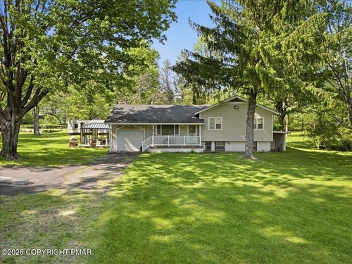 140 Camelback Rd, Tannersville, PA, 18372-7842 | Card Image