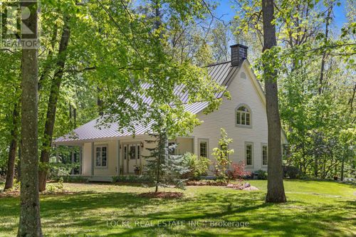 2207 Pleasantview Court, Ottawa, ON, K4C1H7 | Card Image